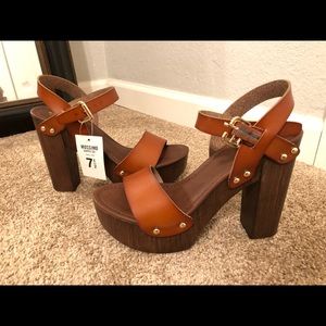 Mossimo Supply Co, Brown leather platform sandals